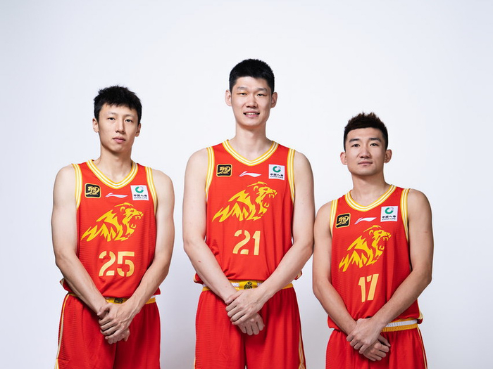 CBA常规赛第32轮四强对决：上海冲击连胜，广东迎