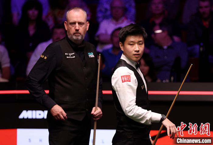 赵心童力克威廉姆斯创历史 中国斯诺克首夺世锦