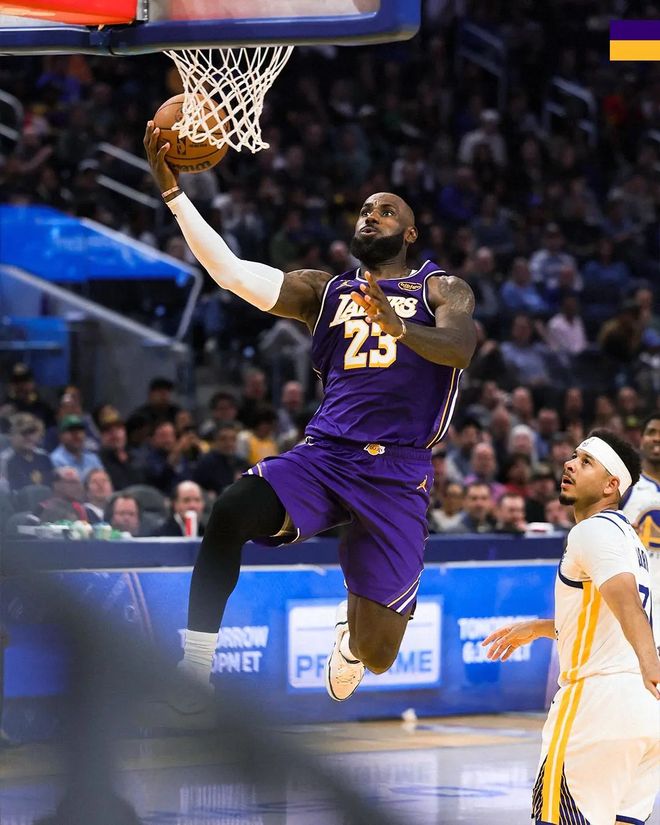 詹姆斯复出率队逆转勇士 父子联手助湖人稳住西