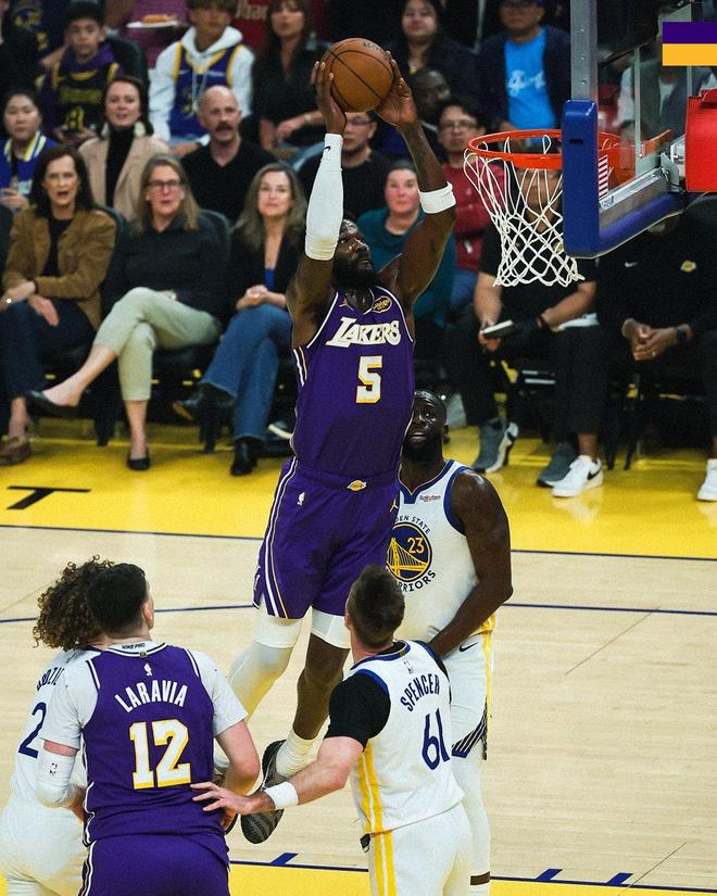 詹姆斯复出率队逆转勇士 父子联手助湖人稳住西